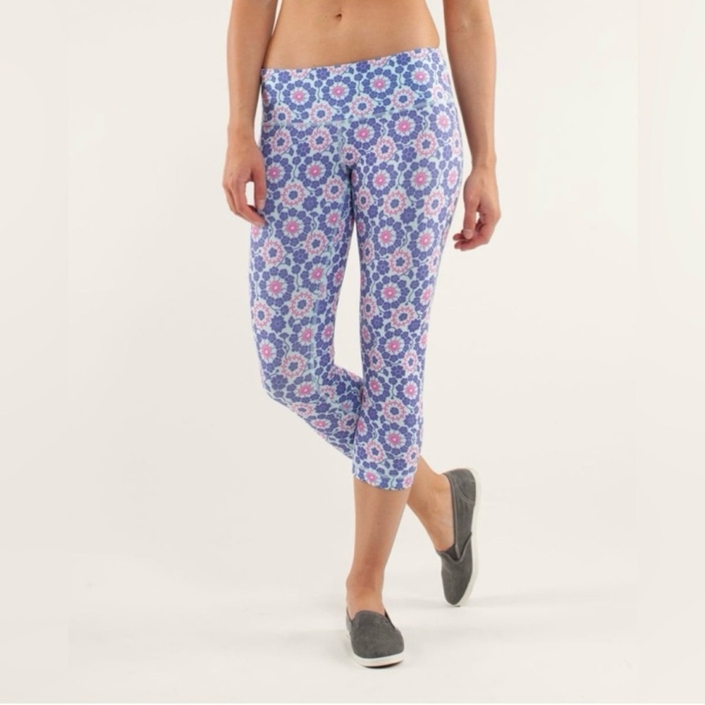 Lululemon Wunder Under Crop Twiggy Printed Power Purple/Aquamarine Size 6